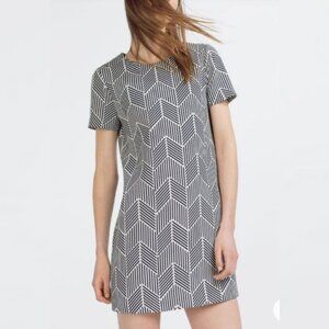 Zara Shift Dress Short Sleeve Arrow  Geometric Print Keyhole Mini Sheath Blue